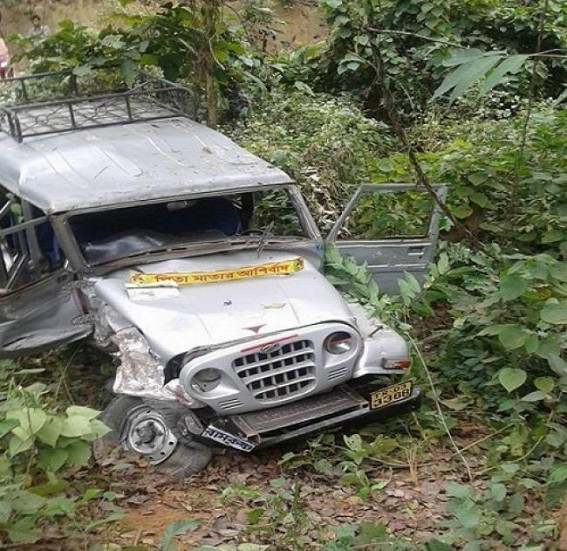 Udaipur : Road mishap hurts 8 passengers Udaipur : Road mishap hurts 8 passengers